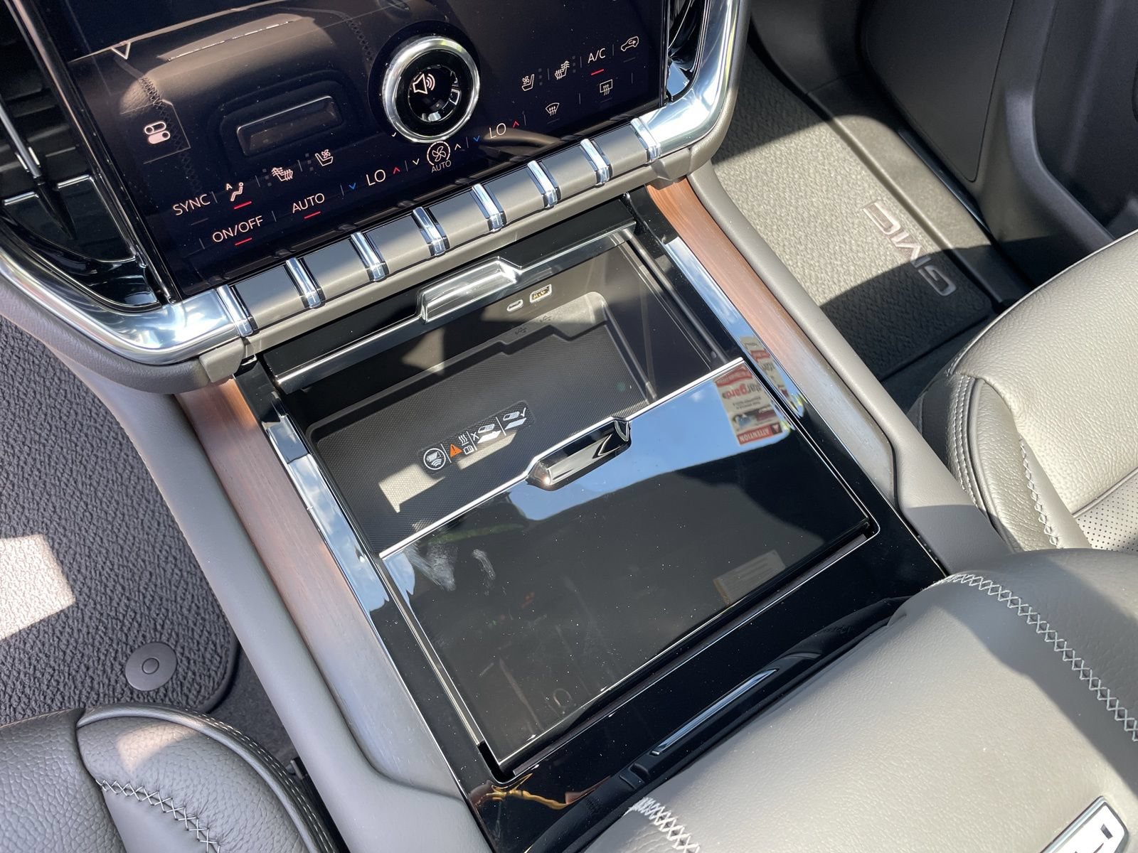 2026 GMC Yukon Denali - Photo 22
