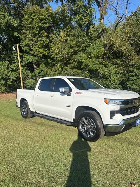 2024 Chevrolet Silverado 1500 LT Texas Edition photo 2