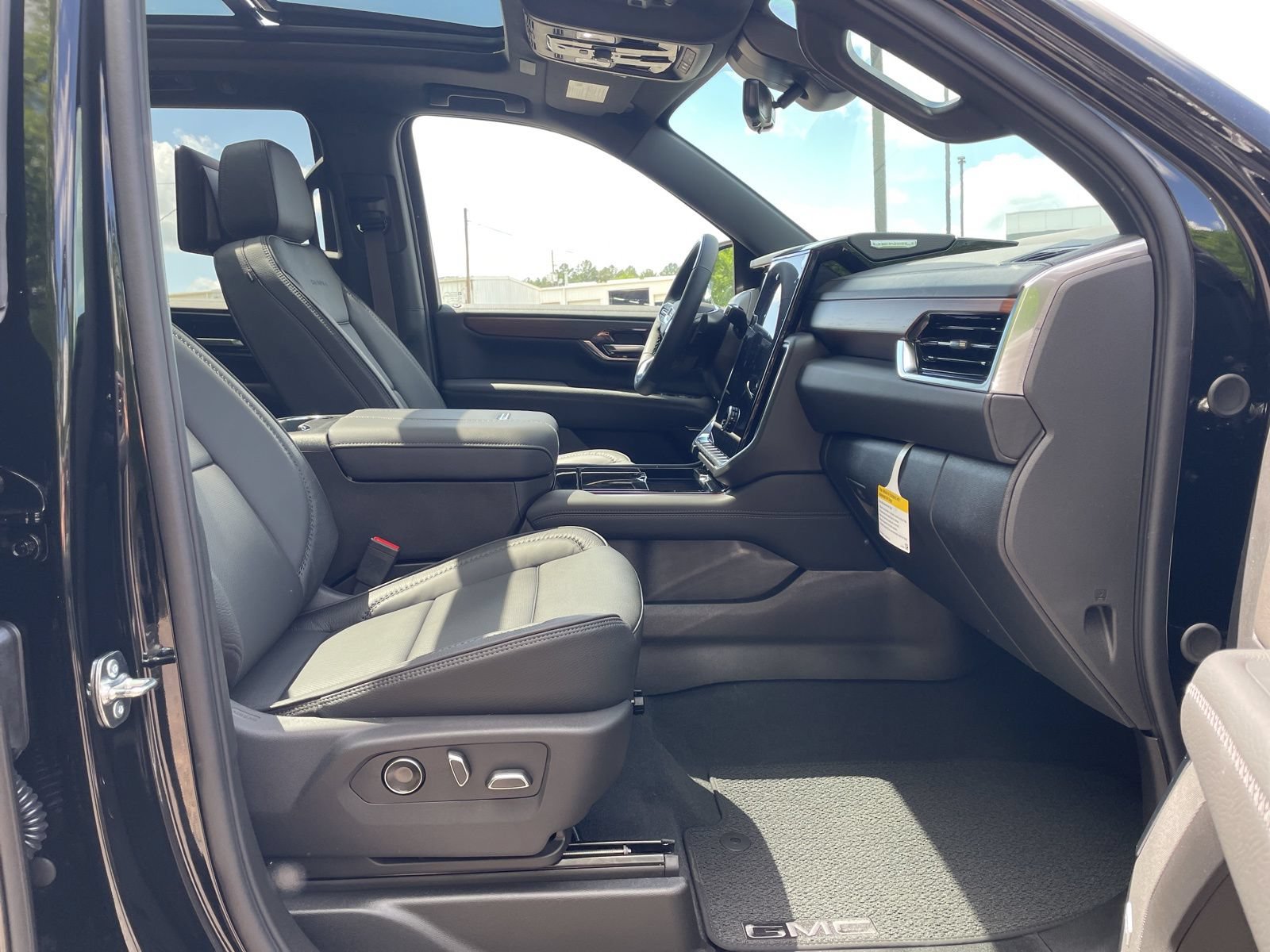 2026 GMC Yukon Denali - Photo 37