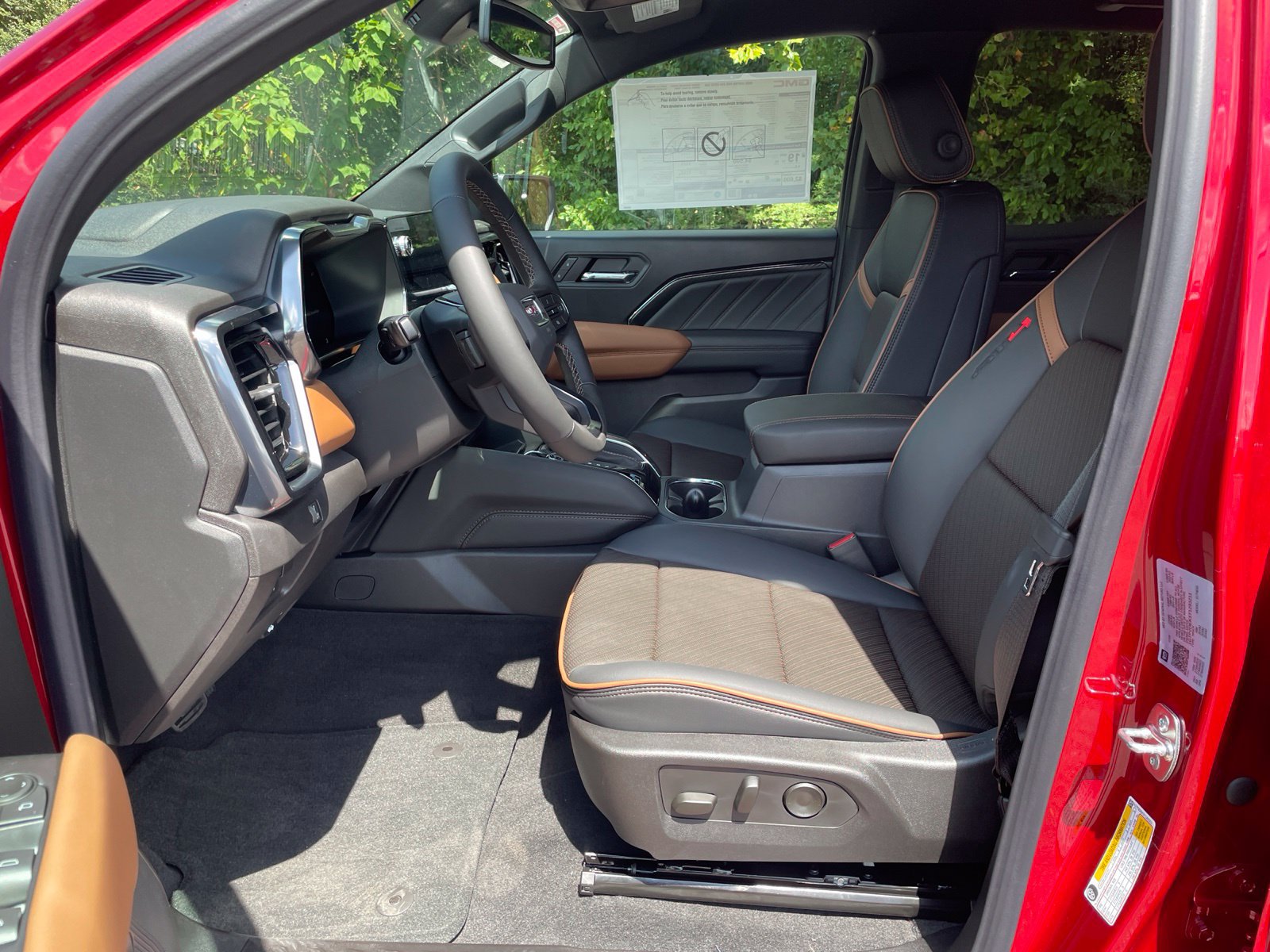 2026 GMC Canyon AT4 - Photo 15