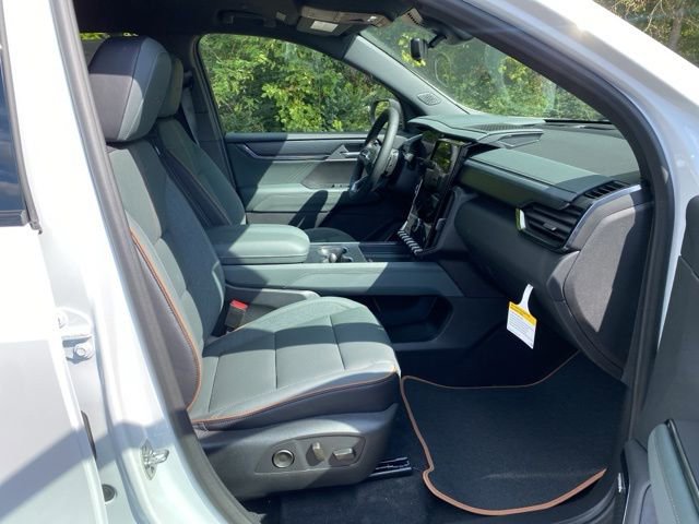 2026 GMC Acadia AT4 - Photo 31