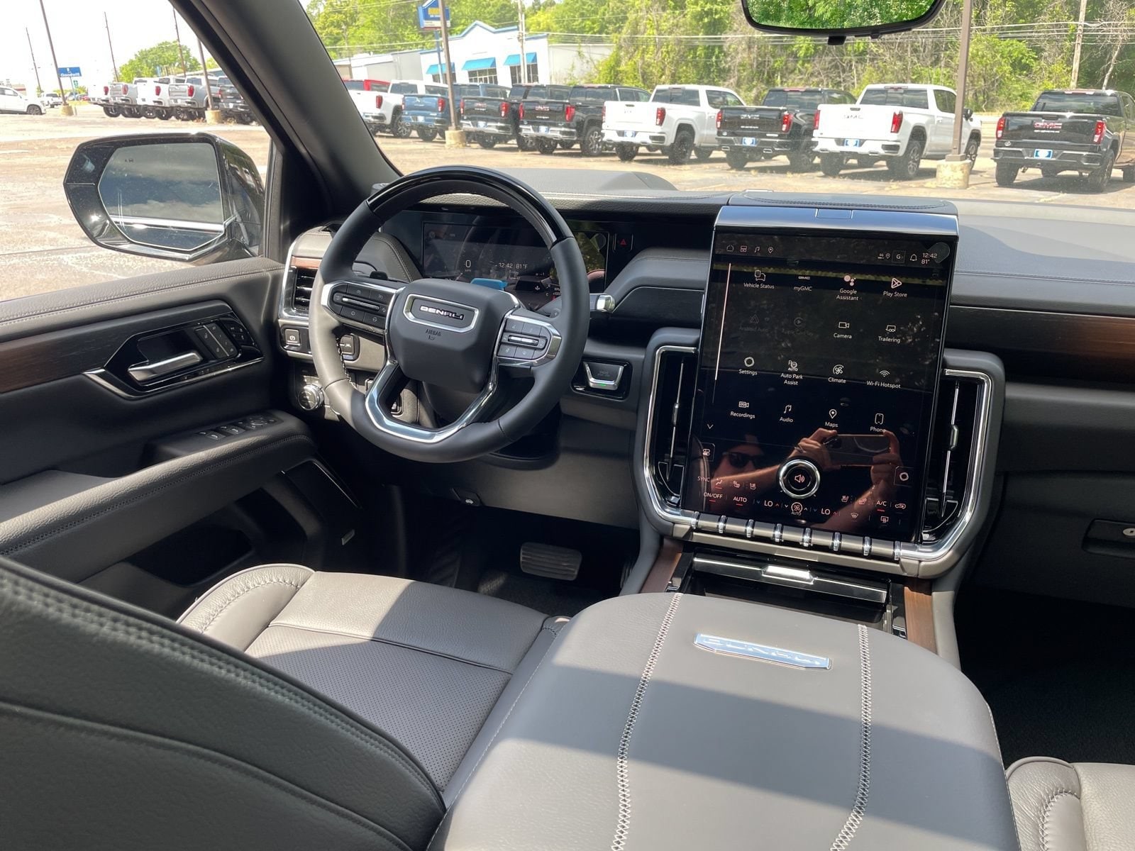 2026 GMC Yukon Denali - Photo 31