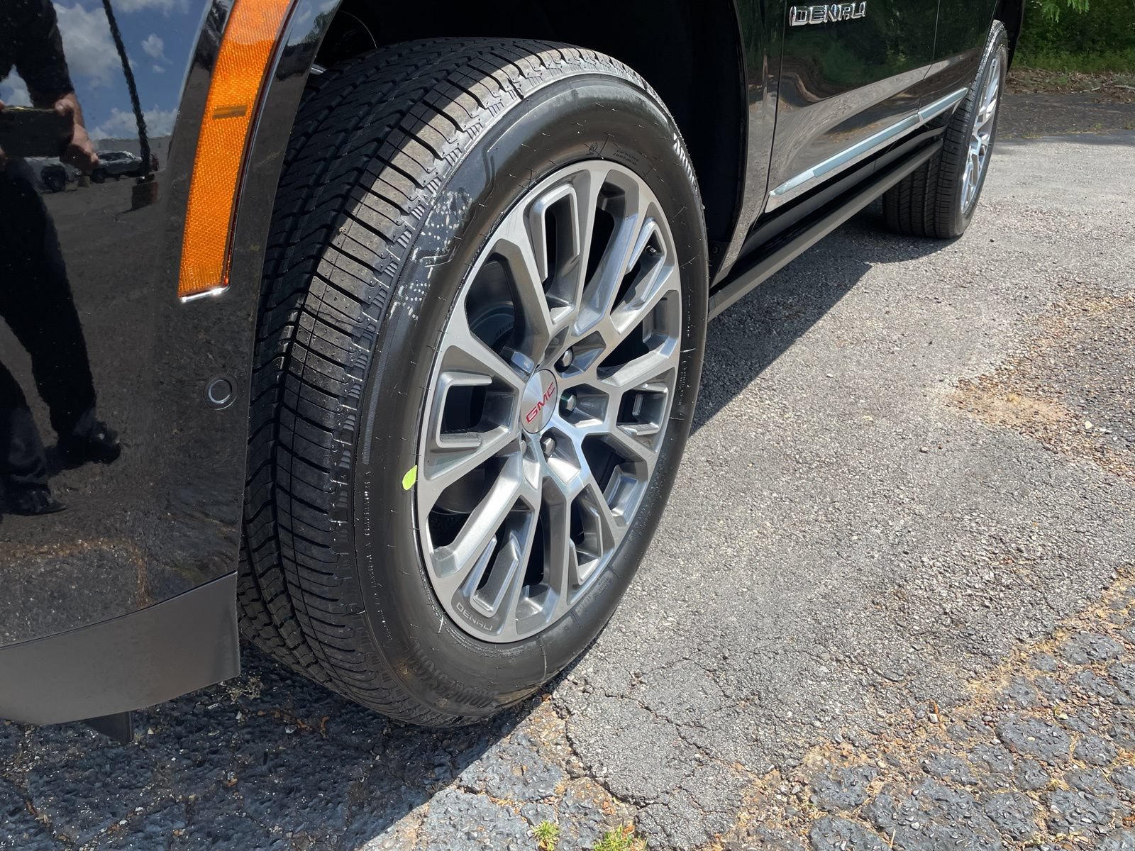 2026 GMC Yukon Denali - Photo 10