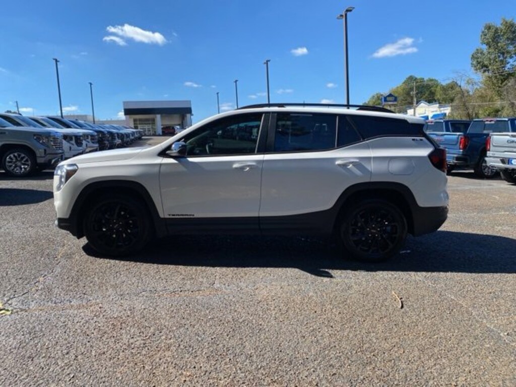 Used 2023 GMC Terrain SLE SUV