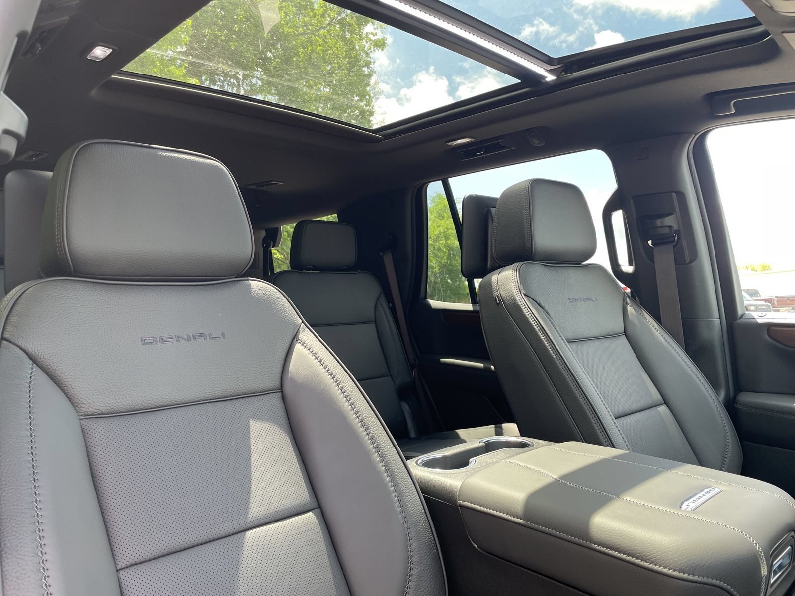 2026 GMC Yukon Denali - Photo 38