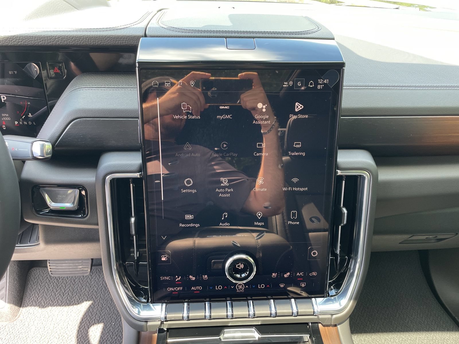 2026 GMC Yukon Denali - Photo 24