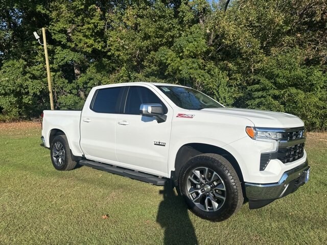2024 Chevrolet Silverado 1500 LT Texas Edition photo 3