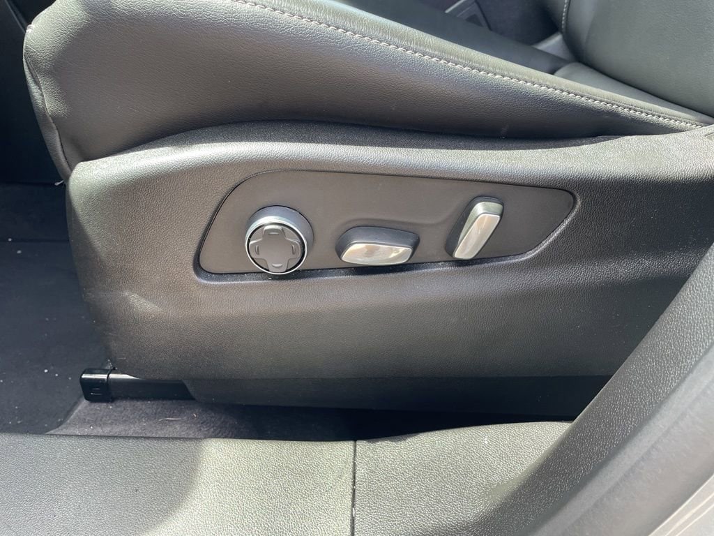 2025 Cadillac XT4 Premium Luxury - Photo 11