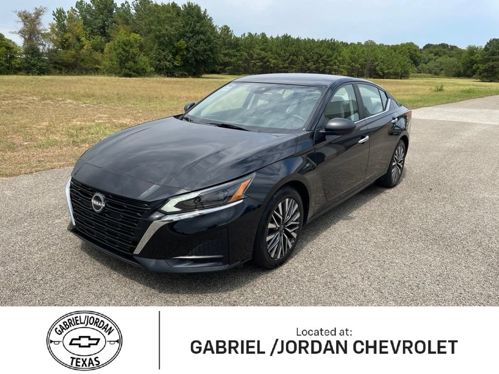 Used 2025 Nissan Altima SV
