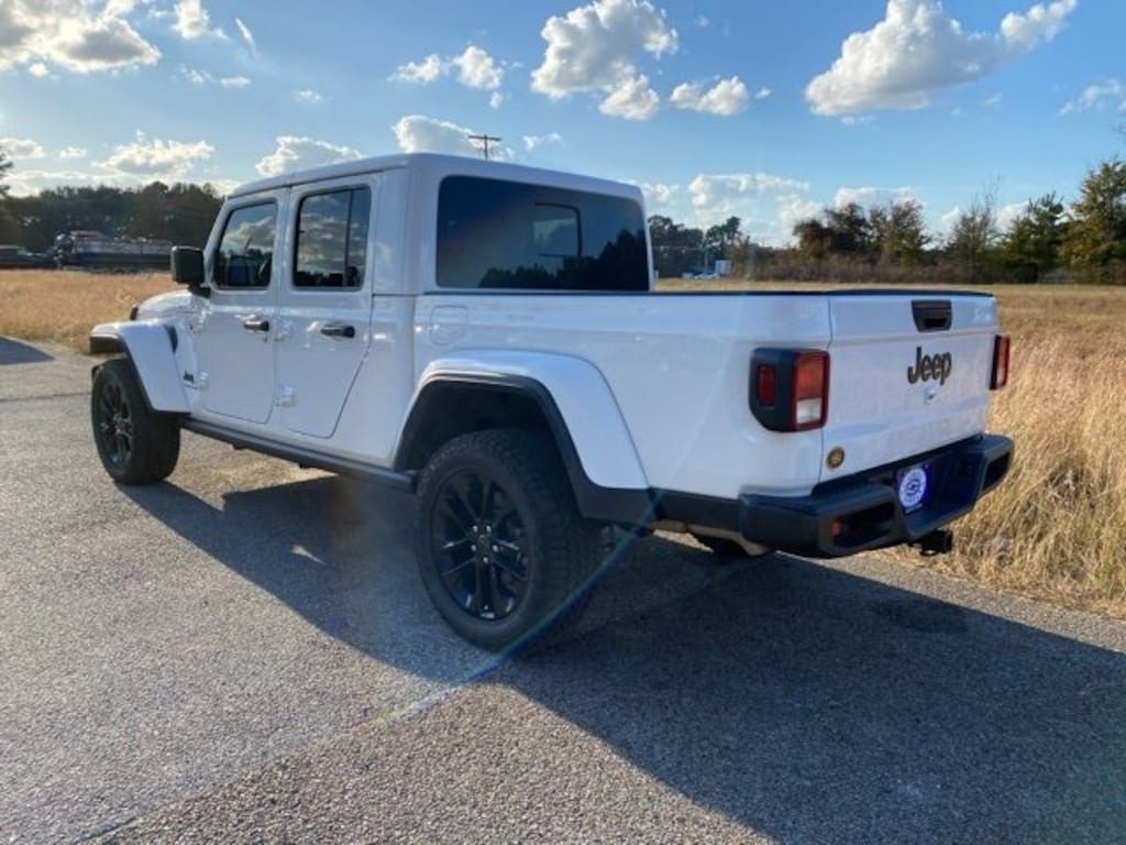 Used 2024 Jeep Gladiator Nighthawk Truck Crew Cab