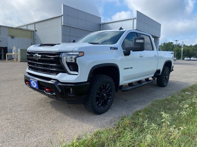 2025 Chevrolet Silverado 2500HD LT photo 3