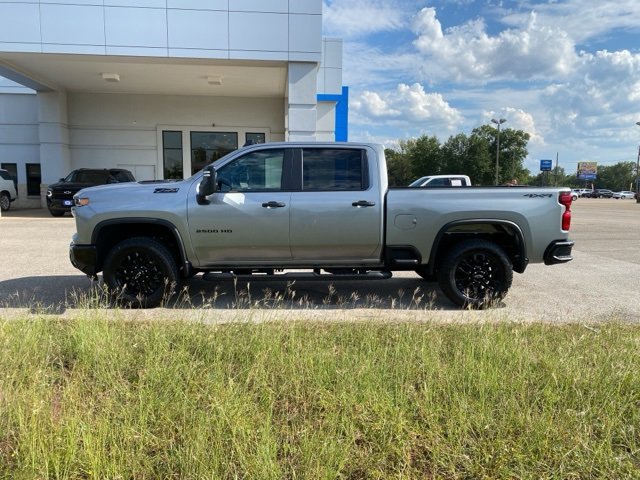 2025 Chevrolet Silverado 2500HD Custom photo 4