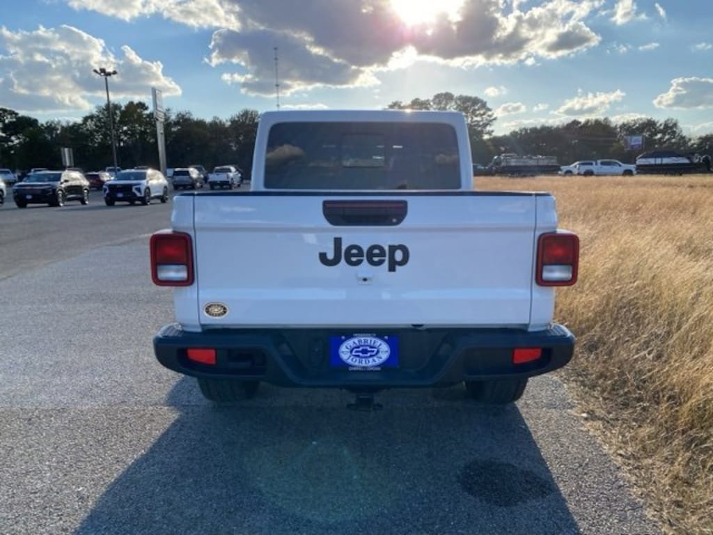 Used 2024 Jeep Gladiator Nighthawk Truck Crew Cab