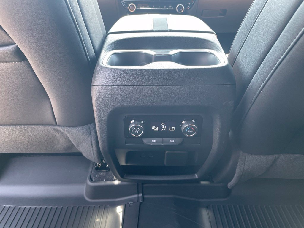 2027 Chevrolet Traverse Z71 - Photo 29