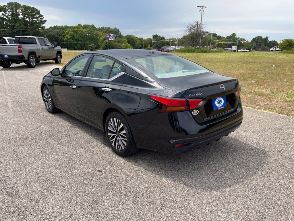 Used 2025 Nissan Altima SV Sedan