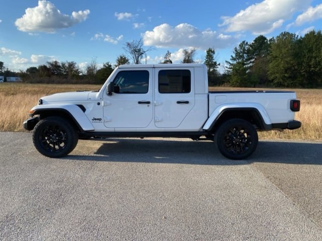 Used 2024 Jeep Gladiator Nighthawk Truck Crew Cab