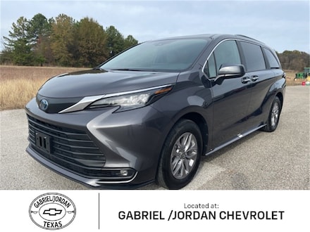 2025 Toyota Sienna XLE Van Passenger Van