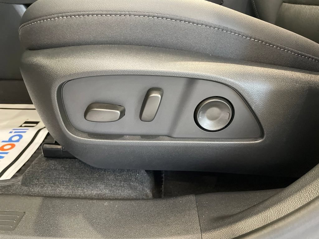 2027 Chevrolet Equinox LT - Photo 9