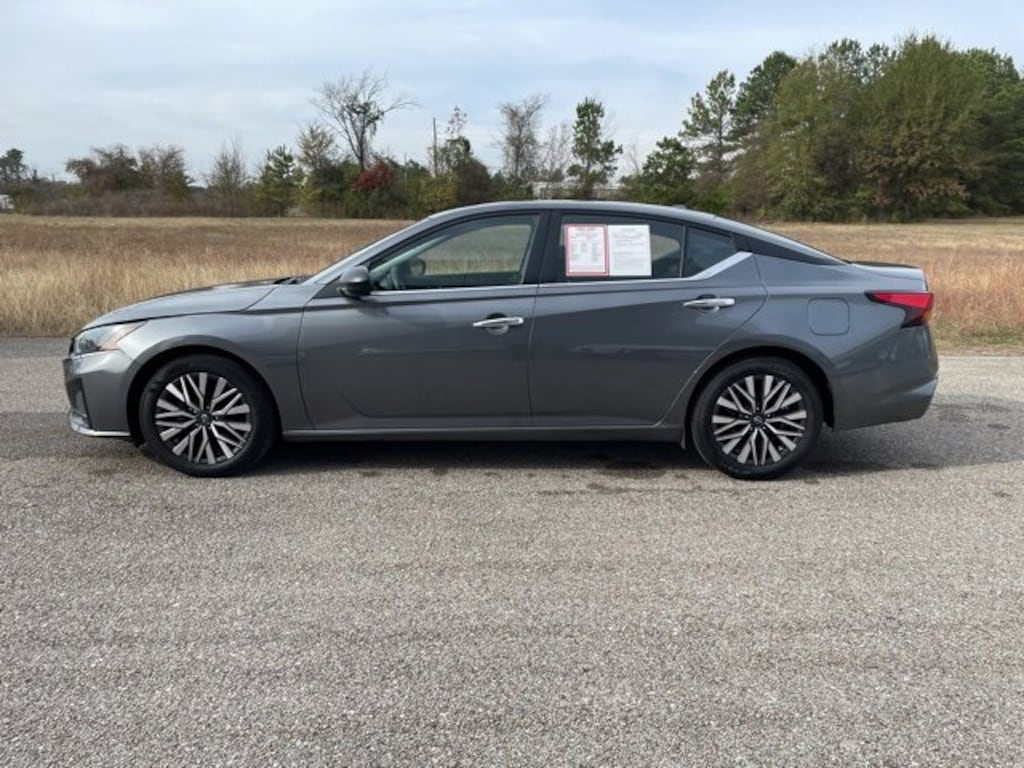 Used 2024 Nissan Altima 2.5 SV Sedan