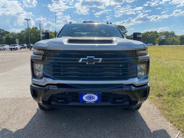 2025 Chevrolet Silverado 2500HD Custom photo 2
