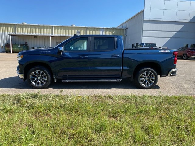 2023 Chevrolet Silverado 1500 LT photo 2