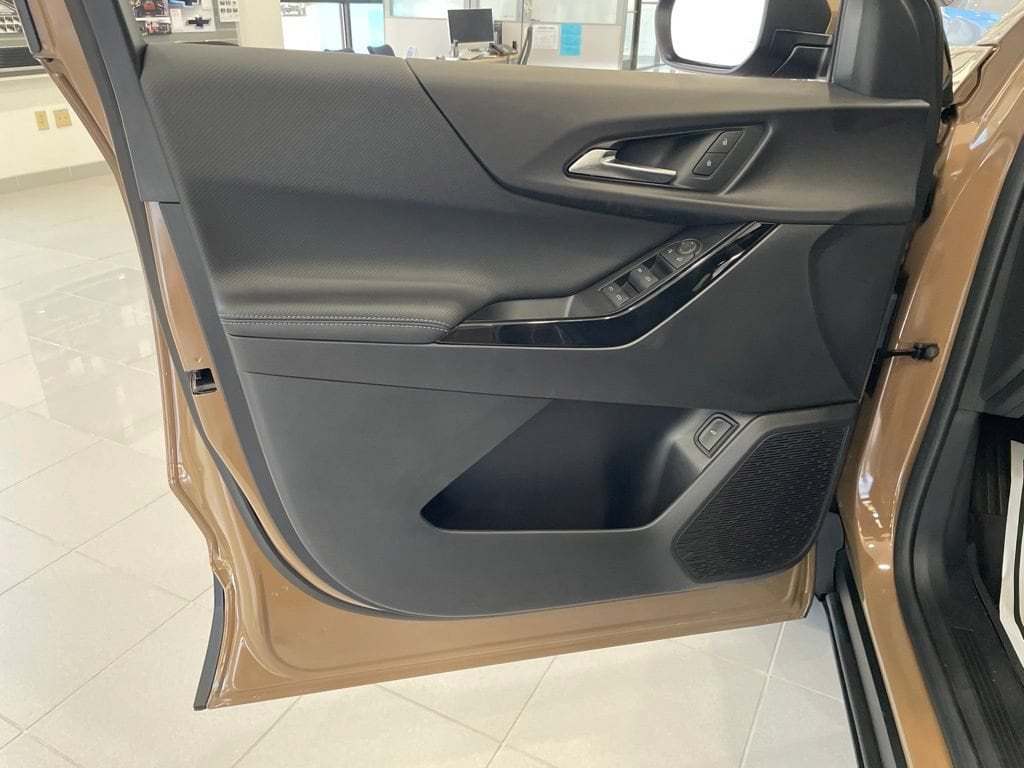 2027 Chevrolet Equinox LT - Photo 10
