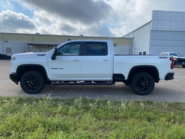 2025 Chevrolet Silverado 2500HD LT photo 4