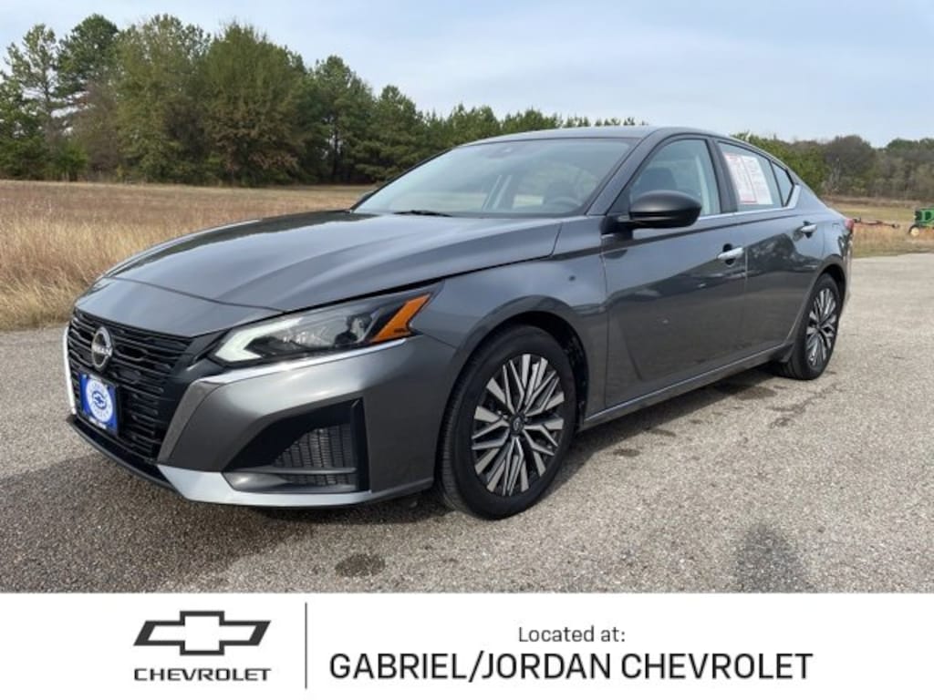 Used 2024 Nissan Altima 2.5 SV Sedan