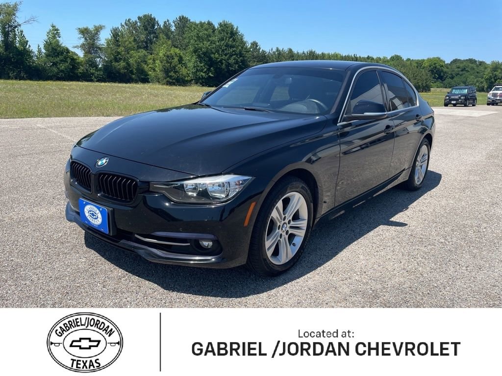 2017 BMW 3 Series 330i Sedan's photo