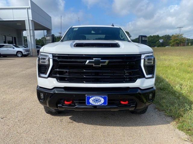2025 Chevrolet Silverado 2500HD LT photo 2