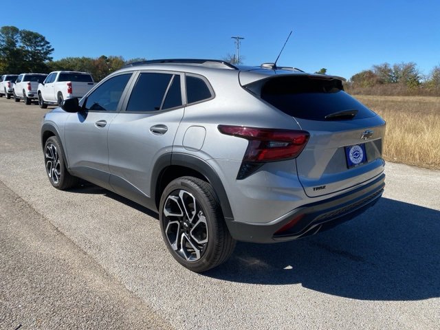 2024 Chevrolet Trax photo 2