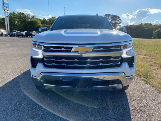 2024 Chevrolet Silverado 1500 LTZ photo 2