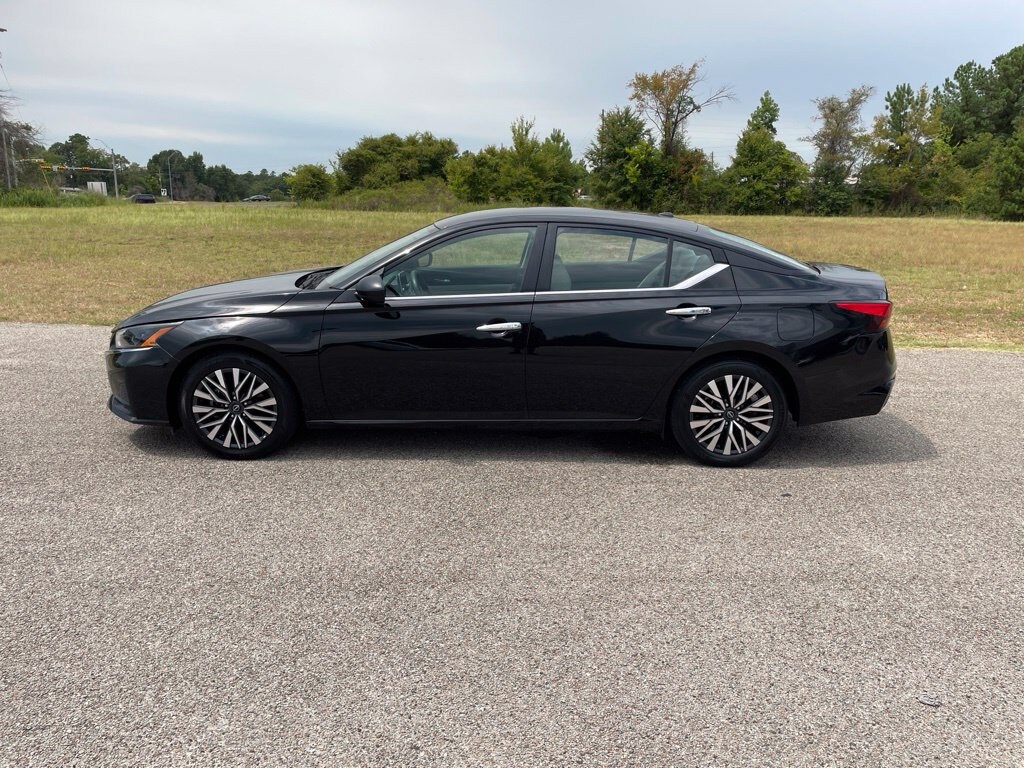 Used 2025 Nissan Altima SV Sedan