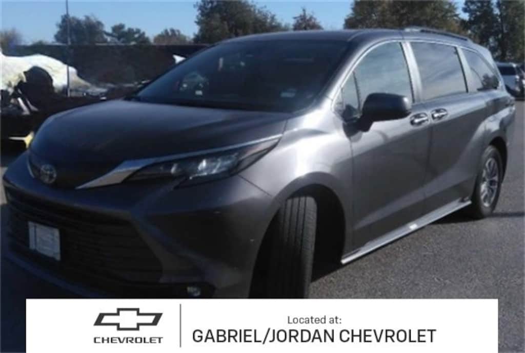 Used 2025 Toyota Sienna XLE Van Passenger Van