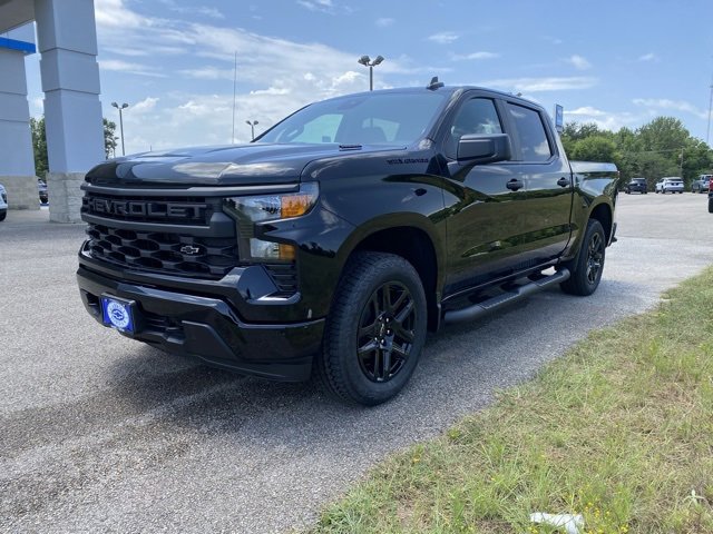 2025 Chevrolet Silverado 1500 Custom photo 3