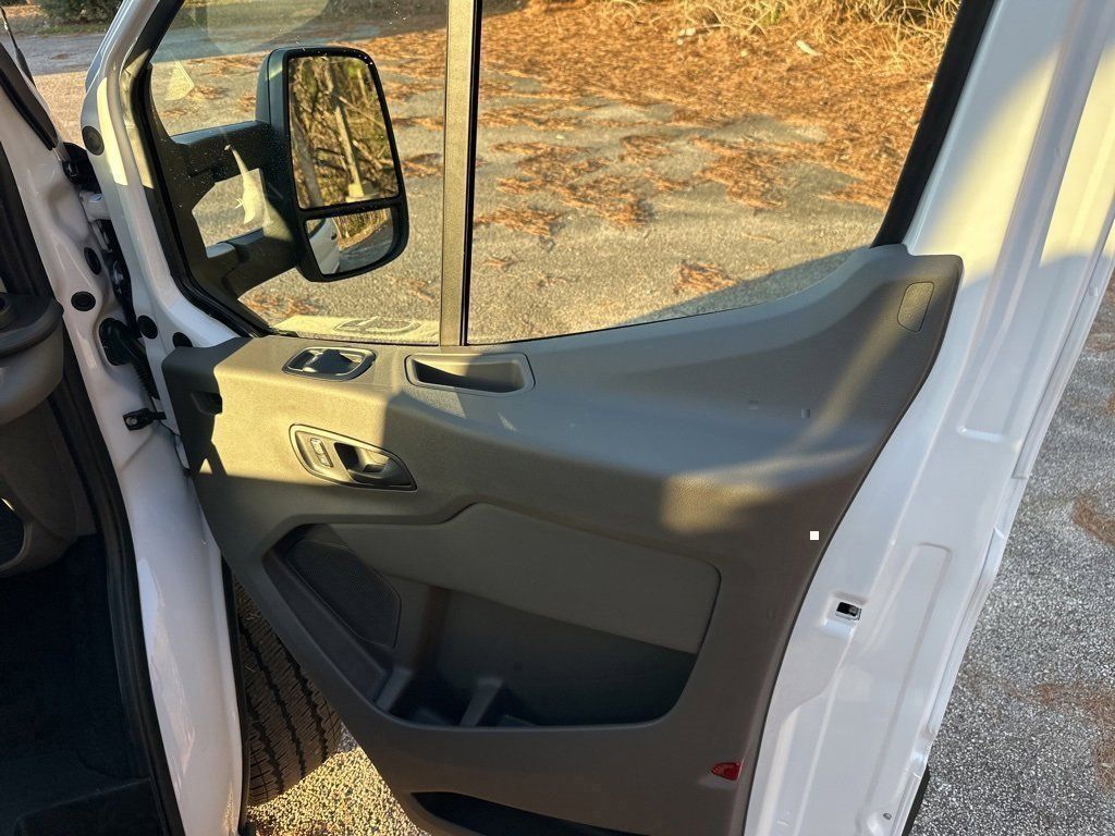 2024 Ford Transit Passenger Van XL - Photo 30