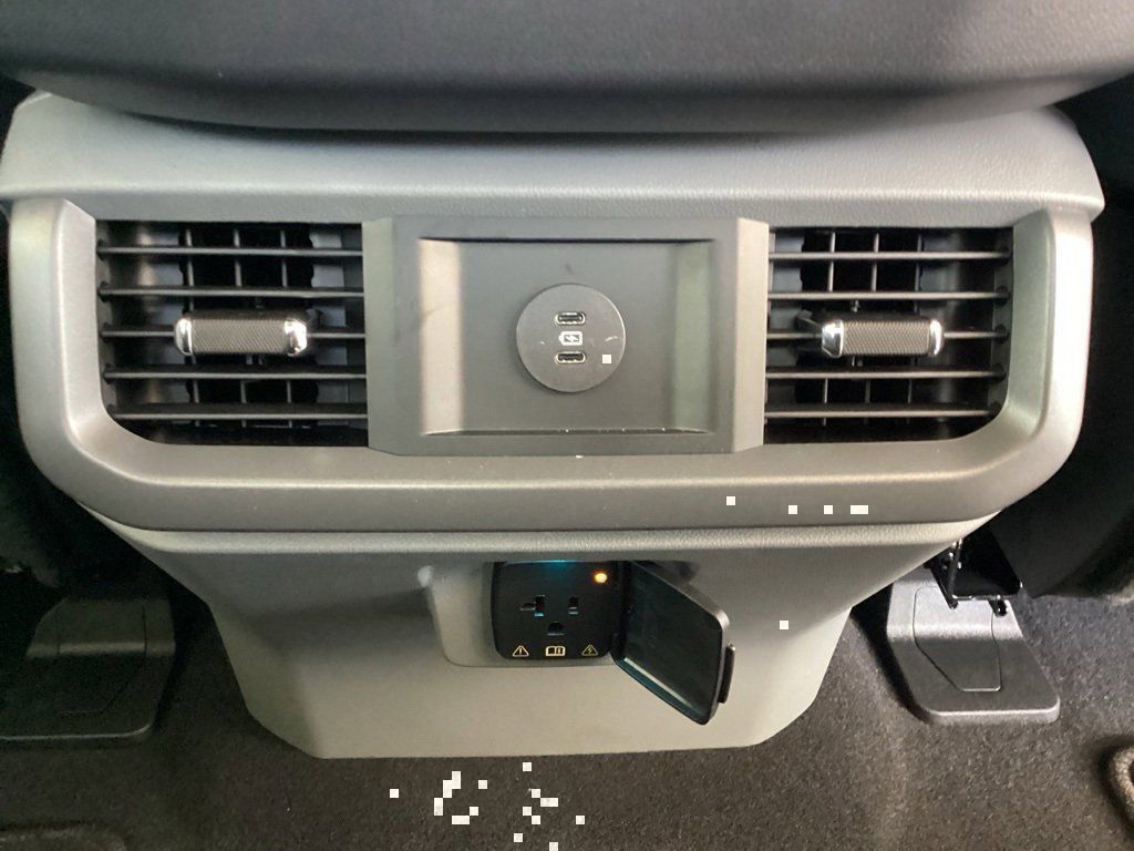 2025 Ford F-150 Lightning Flash - Photo 48