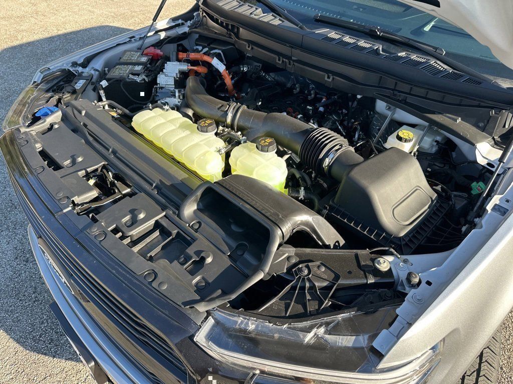 2025 Ford F-150 Platinum - Photo 22