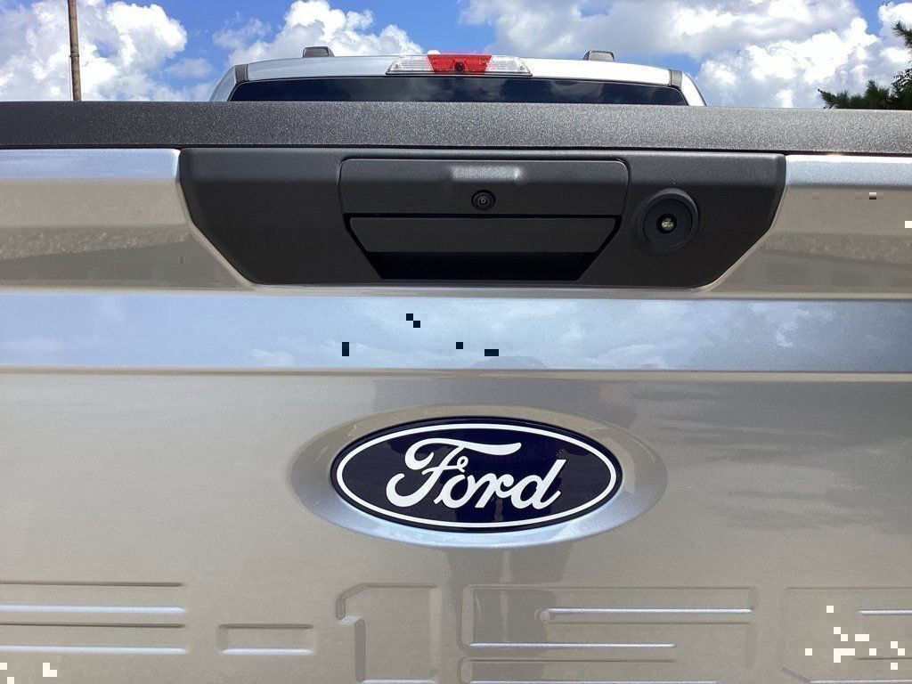 2025 Ford F-150 Lightning Flash - Photo 12