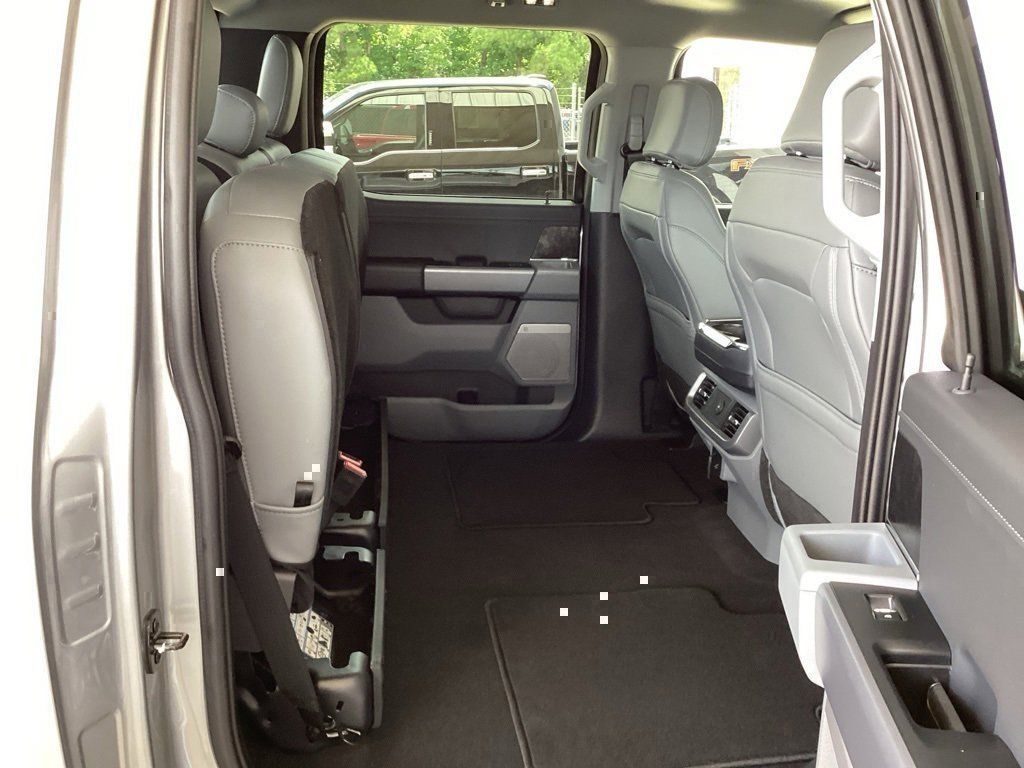 2025 Ford F-150 Lightning Flash - Photo 47