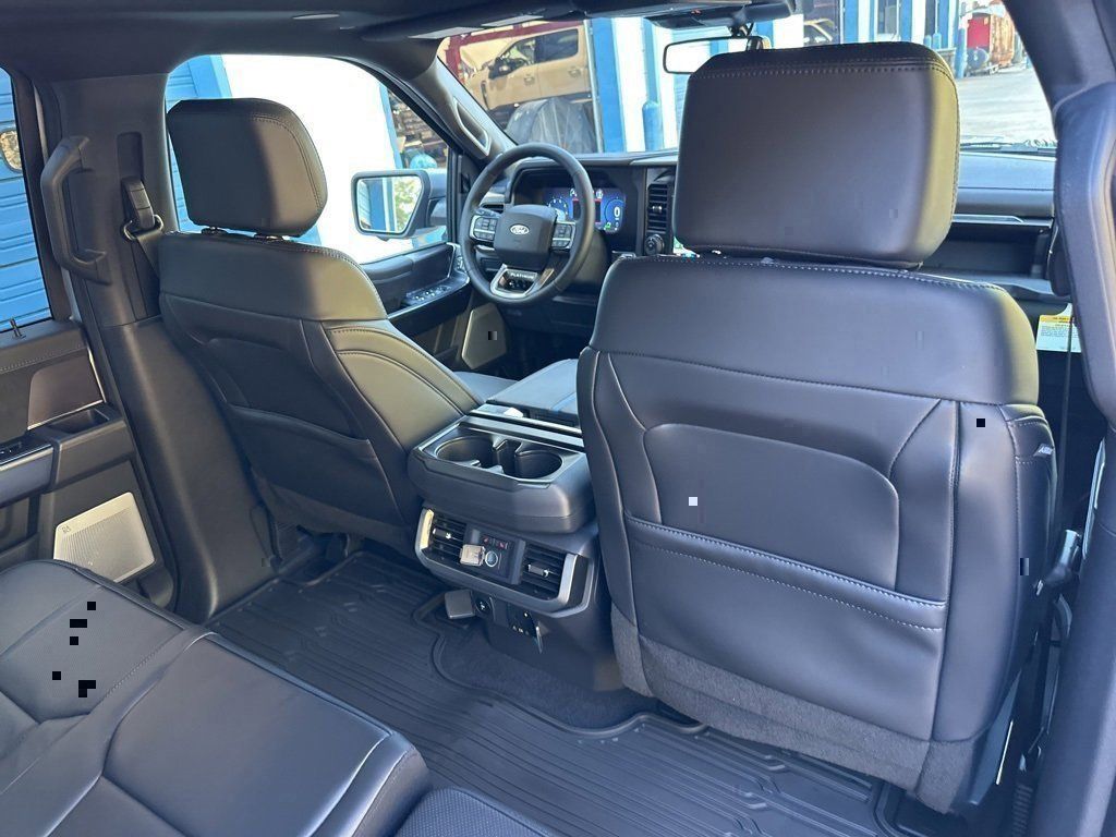 2025 Ford F-150 Platinum - Photo 37