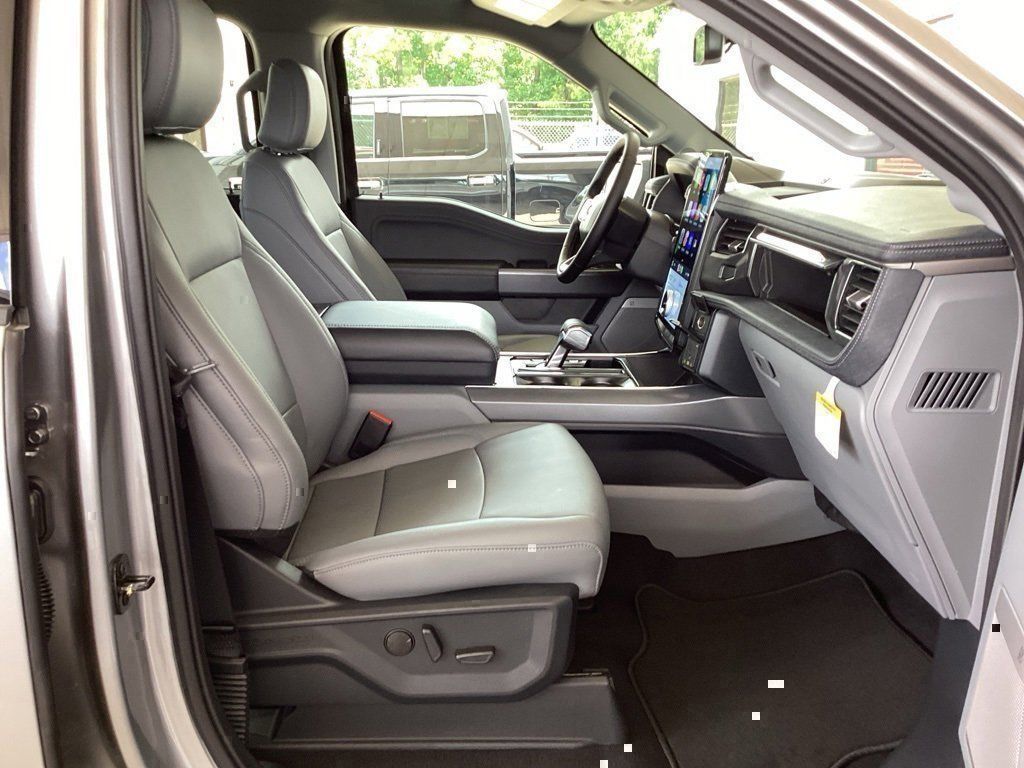 2025 Ford F-150 Lightning Flash - Photo 37