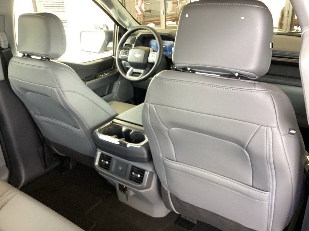 2025 Ford F-150 Lightning Flash - Photo 40