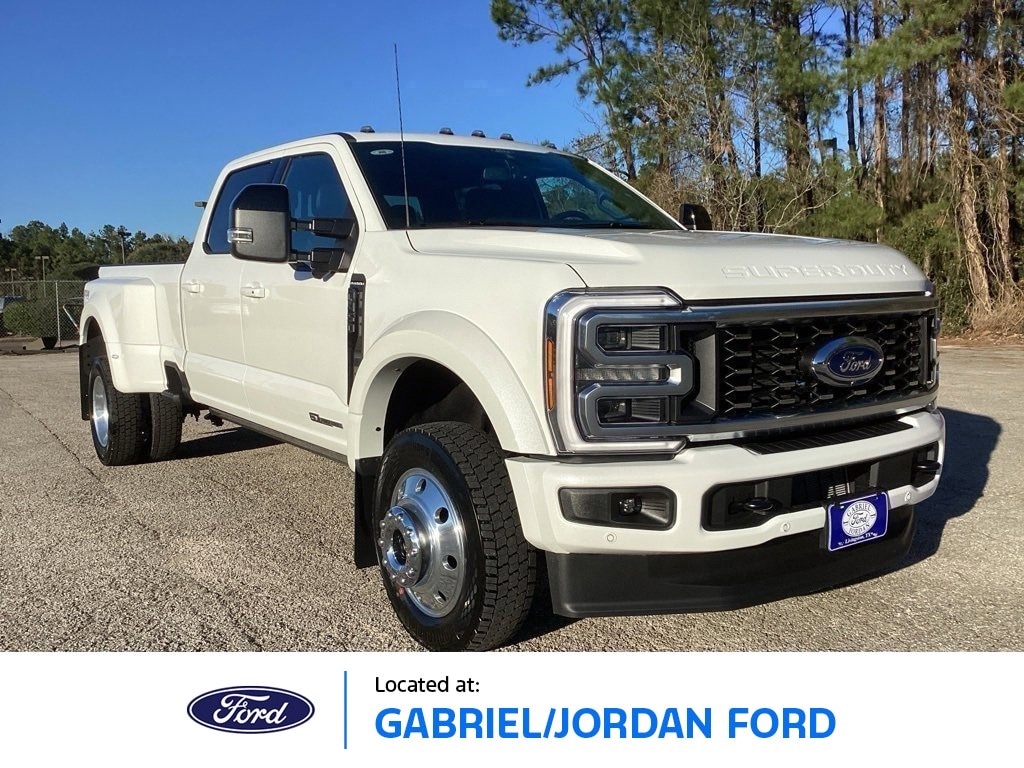 2026 Ford F-450 Super Duty Platinum's photo
