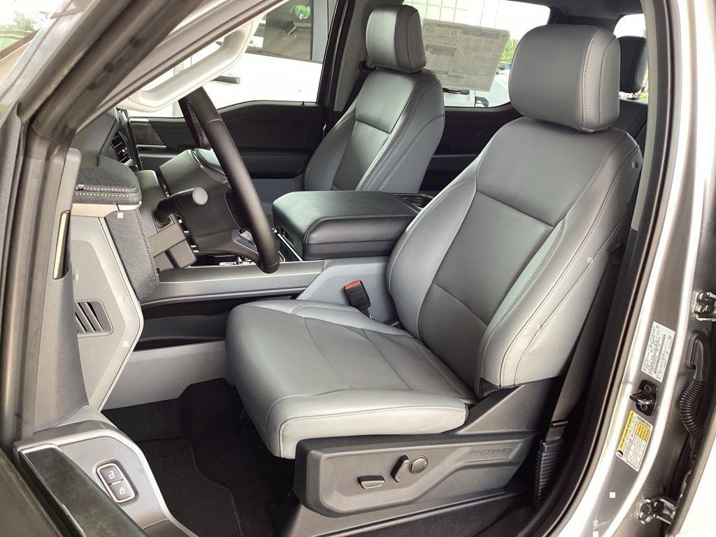 2025 Ford F-150 Lightning Flash - Photo 31