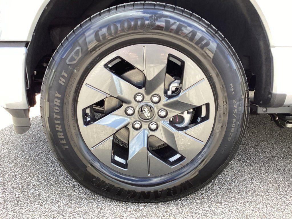 2025 Ford F-150 Lightning Flash - Photo 18