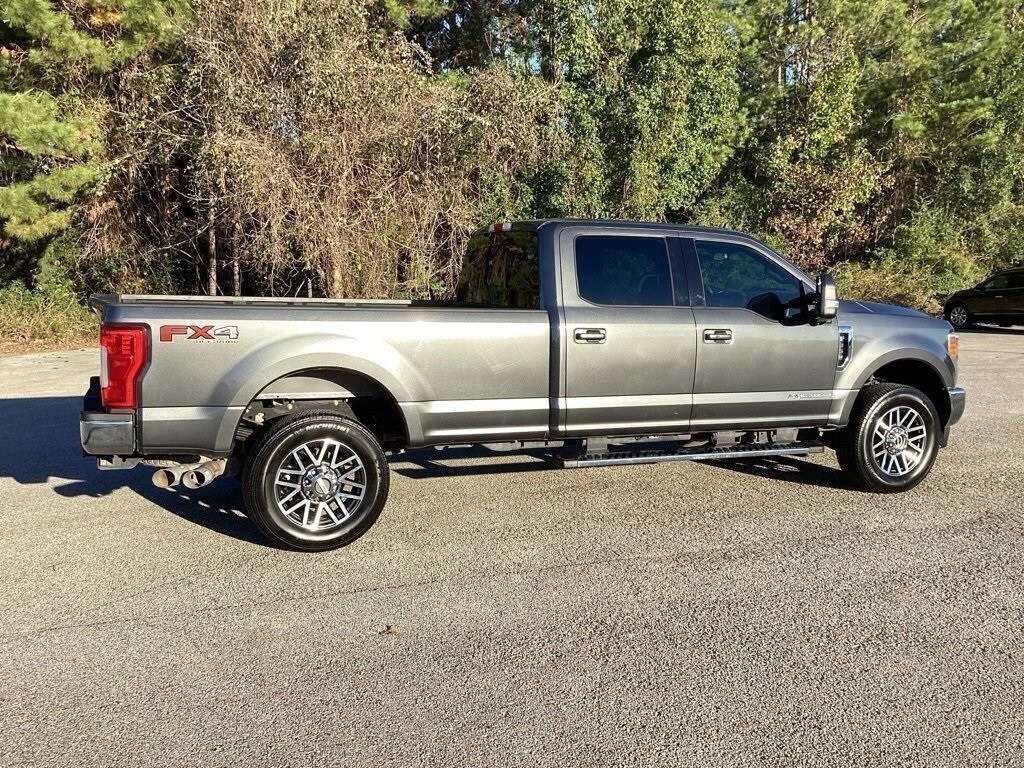 2019 Ford F-350 Lariat photo 4