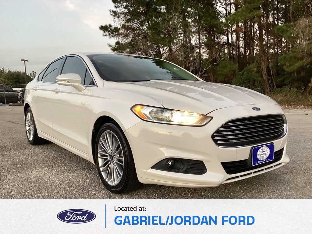 Used 2015 Ford Fusion SE Sedan