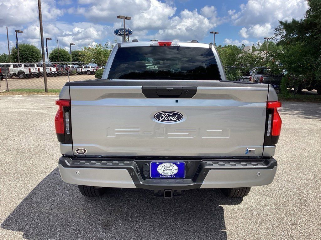 2025 Ford F-150 Lightning Flash - Photo 8