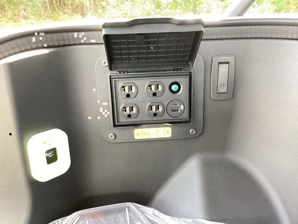 2025 Ford F-150 Lightning Flash - Photo 24
